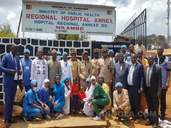 Le Gouverneur du Nord-Ouest visite à l'hôpital annexe de Nkambe