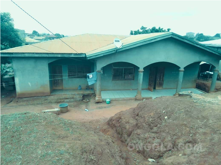 Maison a vendre a Ekoumdoum