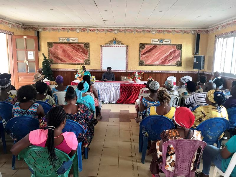 Yaoundé 3 : Le Maire offre le pagne du 08 Mars aux Femmes