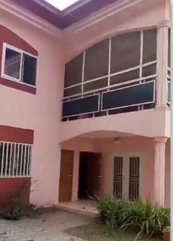 Bastos Duplex avec piscine à louer – Yaoundé