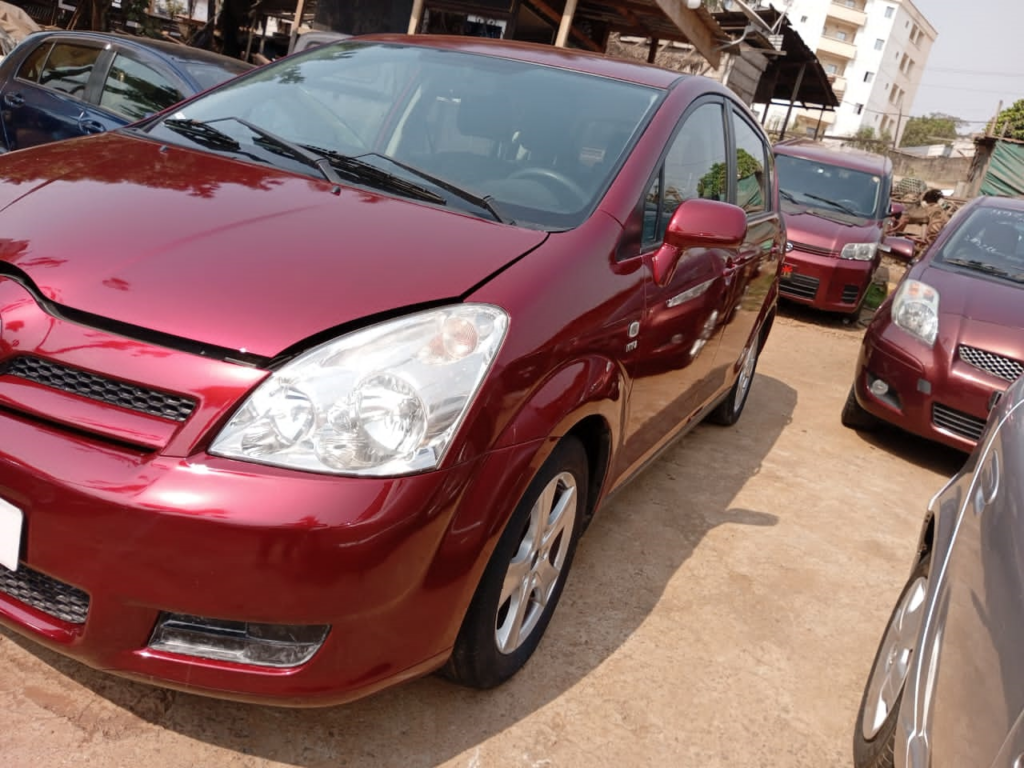 A Vendre - Toyota Corolla verso 7 places - Yaoundé Cameroun