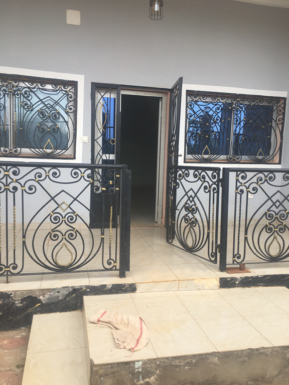 Appartements à louer dans un immeuble - Odza carrefour Afrique