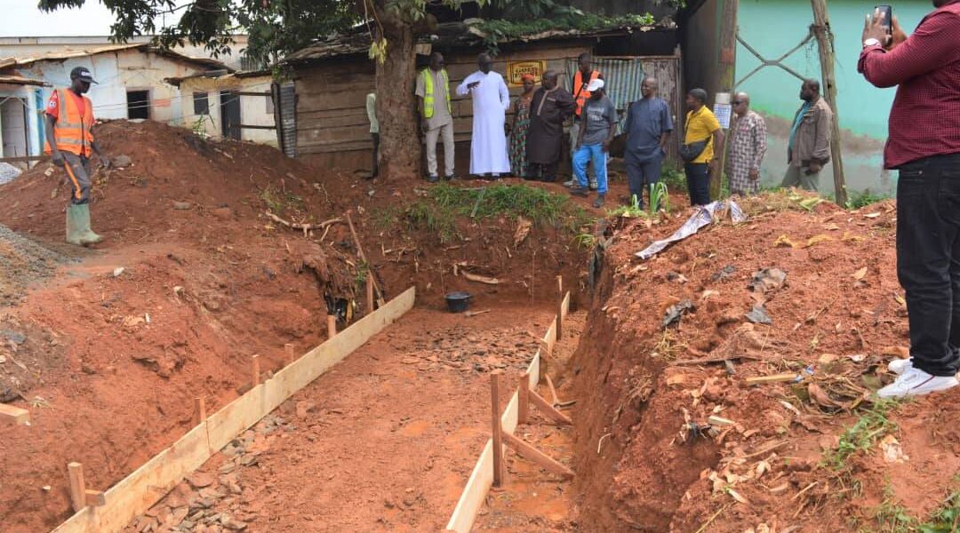Jean Marie ABOUNA visite les infrastructures de sa Commune