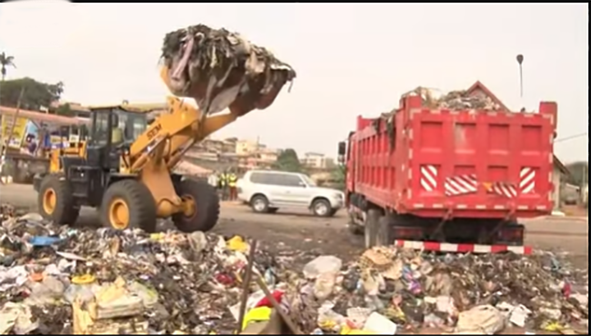 Opération coup de poing contre les ordures à Yaoundé 3